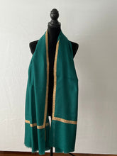 Load image into Gallery viewer, Kashmiri Pure Pashmina (100% Pure Cashmere), Cashmere scarf, Large Shawl, handmade shawl, Pashmina wrap, black pashmina shawl