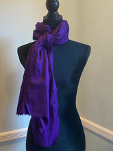 Load image into Gallery viewer, oversized Cashmere Wrap, Classic Cashmere wrap, Classic pashmina wrap, Pashmina wrap, Purple Pashmina shawl, Purple shawl, Pure Pashmina
